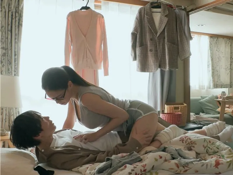 được chị nhà bên "an ủi" khi bồ đi ngoại tình